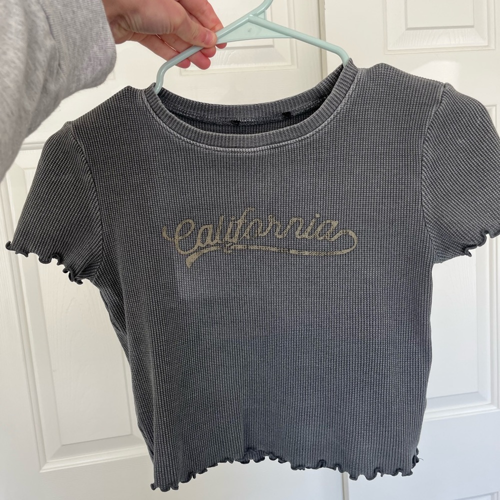 Waffle texture California crop with ruffled sleeves